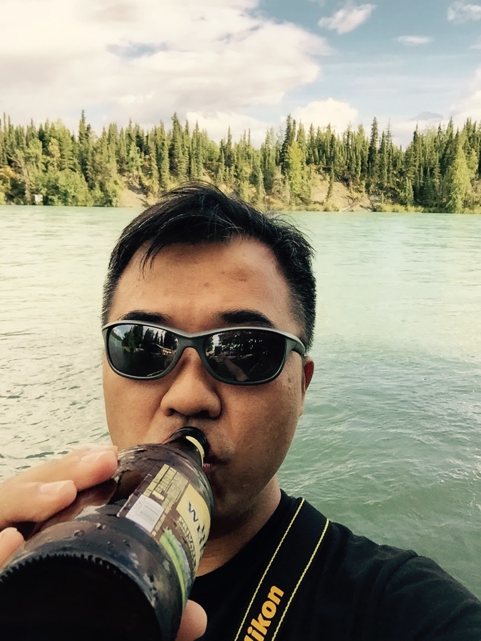 坐在河邊喝一瓶啤酒,讓時間慢下來。